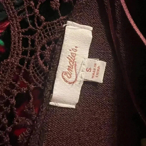 Elegant Burgundy Long Sleeve Dress - Picture 3 of 3